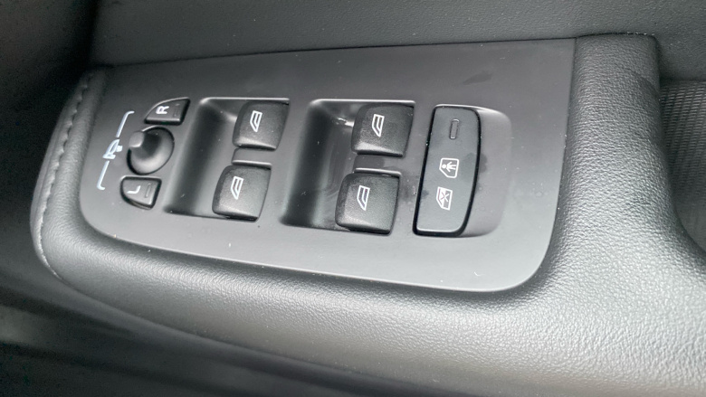 Volvo XC60 2.0 T6 [350] RC PHEV Plus Dark 5dr AWD Geartronic Estate